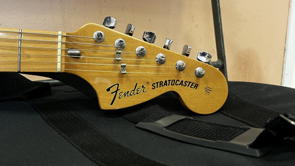 Preview: 2001 Fender Classic Series 70s MN Stratocaster , Fender Custom Shop 69 Pickups + Gigbag - 2nd Hand