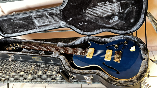 2003 Gibson Blueshawk Chicago Blue - 2nd Hand