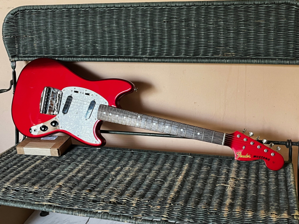 2012 Fender Japan 69 Reissue Mustang Candy Apple Red, Matching Headstock - 2nd Hand