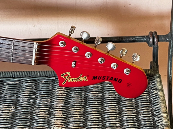 Preview: 2012 Fender Japan 69 Reissue Mustang Candy Apple Red, Matching Headstock - 2nd Hand