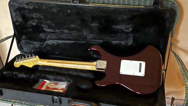 2015 Fender American Standard Stratocaster HSS ShawBucker, Maple Fingerboard, Bordeaux Metallic - 2nd Hand