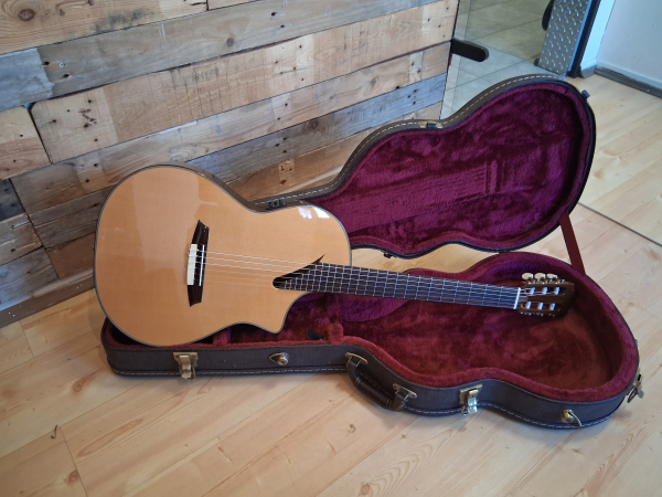 Salvador Cortez CS-220, Fichte/Palisander vollmassiv, 48mm Sattelbreite, second hand