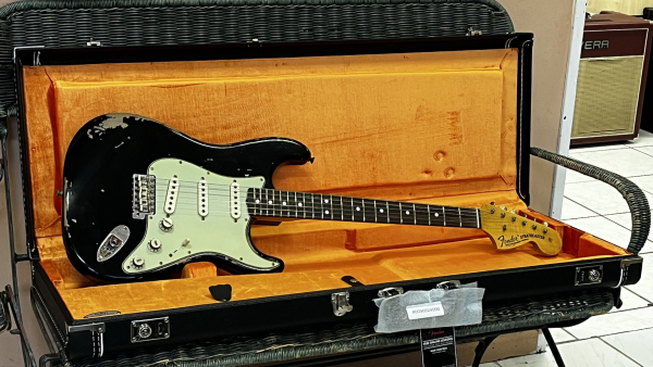 Fender 2026 Custom Shop, Michael Landau Signature 1968 Stratocaster, Round-Laminated Rosewood, Black