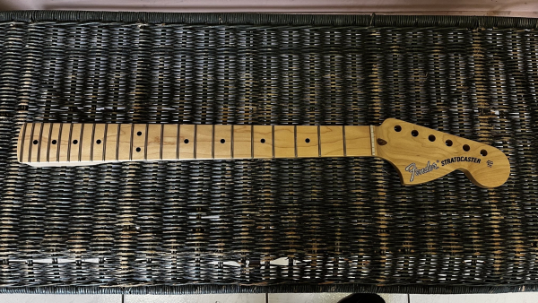Fender American Performer Maple Neck, Modern C, 22 Jumbo Frets, 9,5