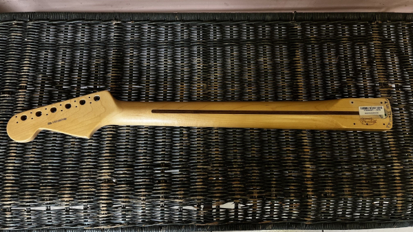 Preview: Fender American Professional Stratocaster Neck, 22 Narrow Tall Frets, 9,5 Radius, Deep C