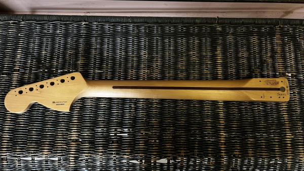 Fender Deluxe Series Stratocaster Neck, 22 Narrwo Tall Frets, 12 Radius, C Profile