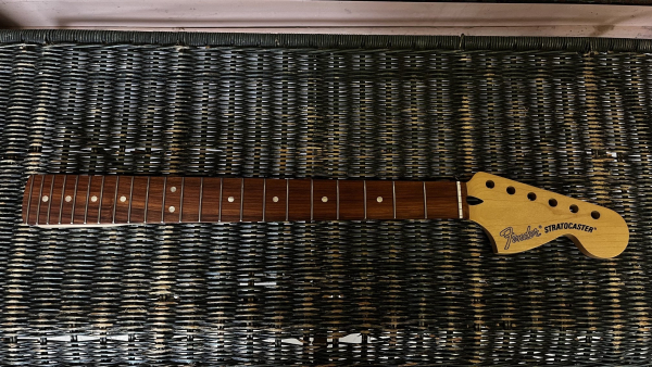 Fender Deluxe Series Stratocaster Neck, 22 Narrwo Tall Frets, 12 Radius, C Profile