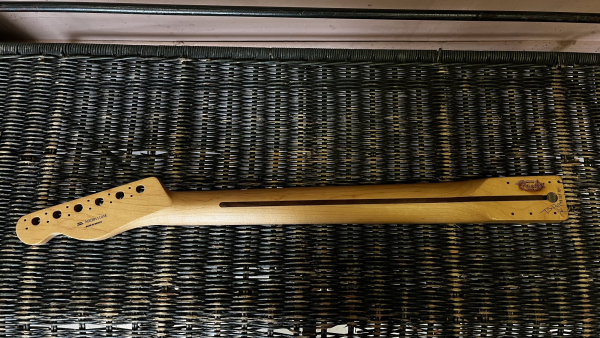 Preview: Fender Deluxe Series Telecaster Neck ,  22 Narrow Tall Frets, 12 Radius, C Profile