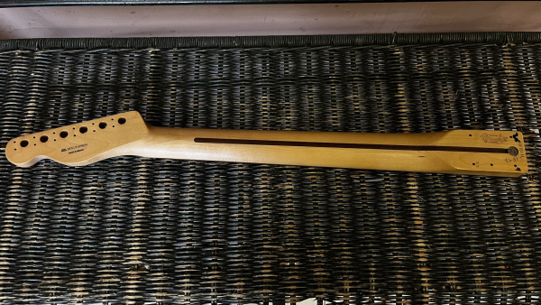 Preview: Fender Deluxe Series Telecaster Neck 12 Radius, 22 Jumbo Frets, Pau Ferro, C Profile
