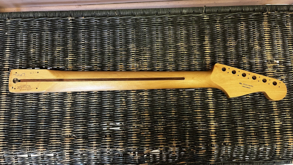 Preview: Fender Player Series Stratocaster Neck Lefthand PF Dot Inlays, 9,5'', Modern C, 21 Medium Jumbo Frets