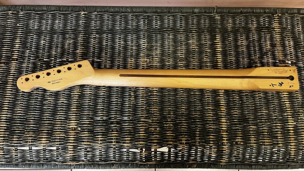Preview: Fender Player Series Telecaster Maple Neck, Block Inlays, 22 Medium Jumbo Frets, 9.5”,Modern C