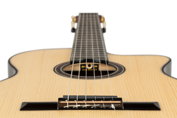 Ortega Grandsuite-CE, Europäische Fichte massiv / Palisander, 48mm Sattelbreite, Pickup, Cutaway, Monitorschallloch