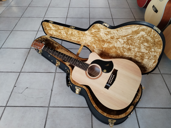Maton EBG-808CL The Performer