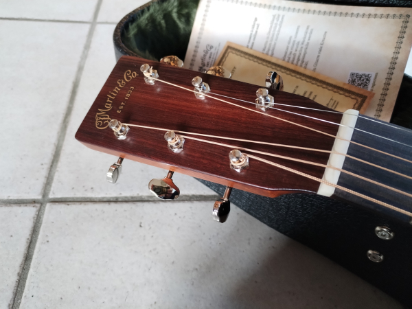 Preview: Martin 000-18