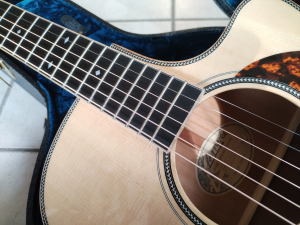 Preview: Larrivee OMV-50 Mahagoni Traditional