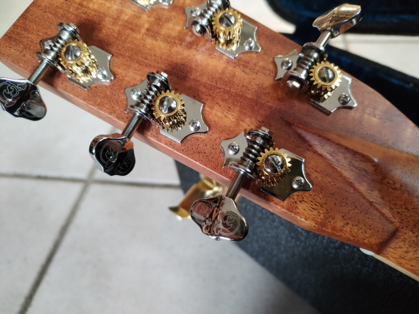 Larrivee OMV-50 Mahagoni Traditional