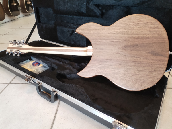 Rickenbacker 330/12W Walnut incl. Koffer