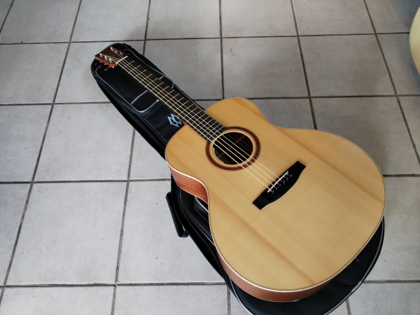 Lakewood J-14 Bariton Demomodell zum Sonderpreis
