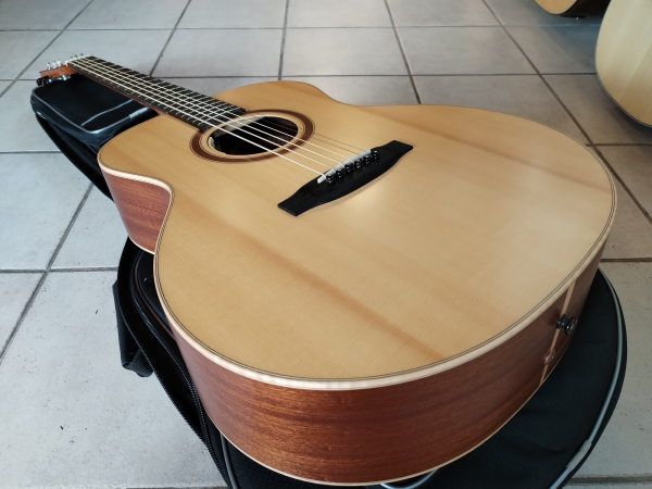 Preview: Lakewood J-14 Bariton Demomodell zum Sonderpreis