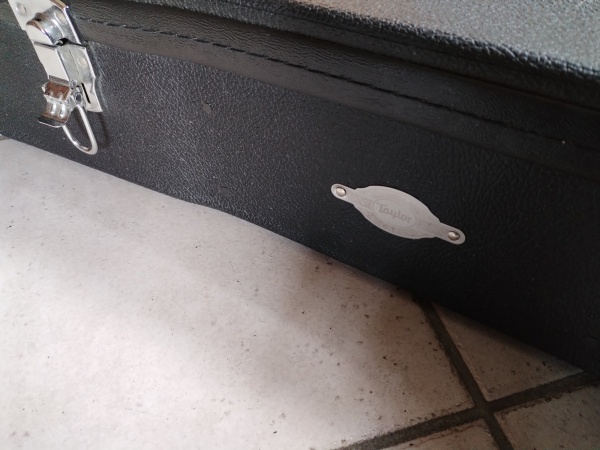 Preview: Taylor GA Grand Auditorium Case second hand