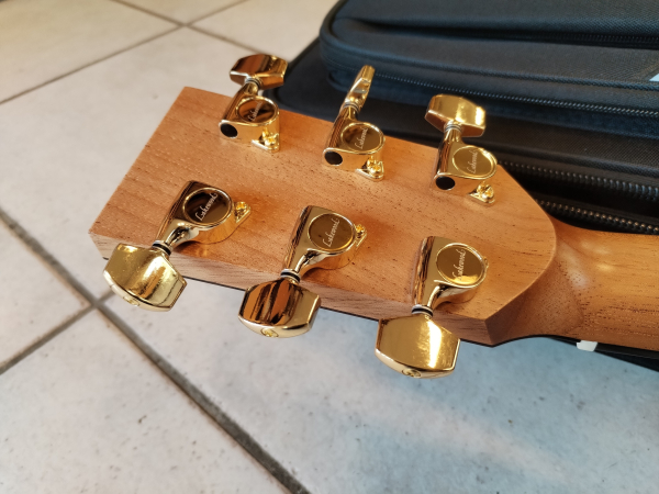 Lakewood M-18 Eigenart