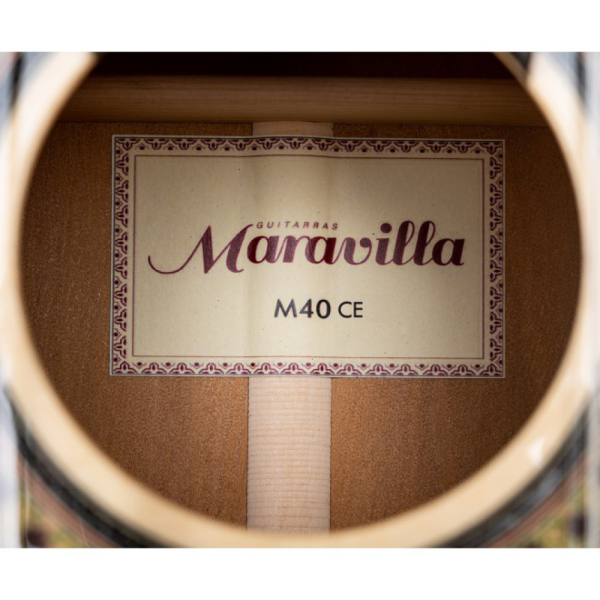 Maravilla M40-CE, Fichte massiv / Agathis, Flamencogitarre, Cutaway, Tonabnehmer