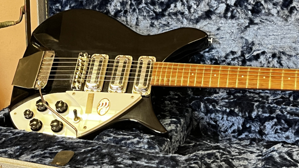 Preview: Rickenbacker Model 325 C64 Jetglo - 2nd Hand