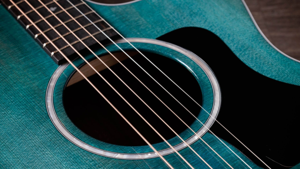 Taylor 214ce Plus Special Edition Transparent blue