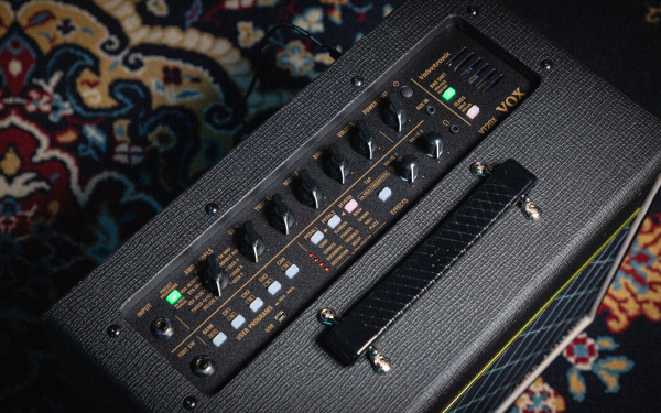 Preview: Vox Valvetronix VT20X Classic Blue