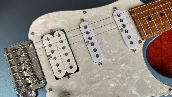 Preview: Ibanez AZ2204 Prestige * Made in Japan * Seymour Duncan Hyperion single coil and Humbucker PU *