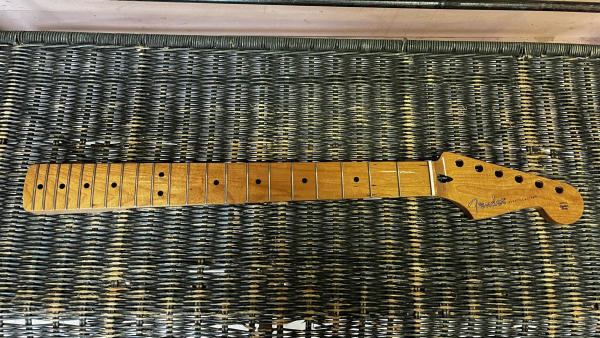 Fender Roasted Maple Stratocaster Neck, 21 Narrow Tall Frets, 9,5 Radius, Flat Oval C Profile