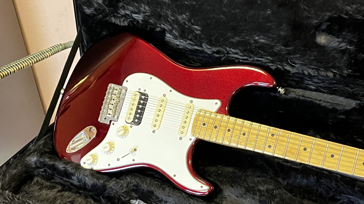 2015 Fender American Standard Stratocaster HSS ShawBucker, Maple Fingerboard, Bordeaux Metallic - 2nd Hand