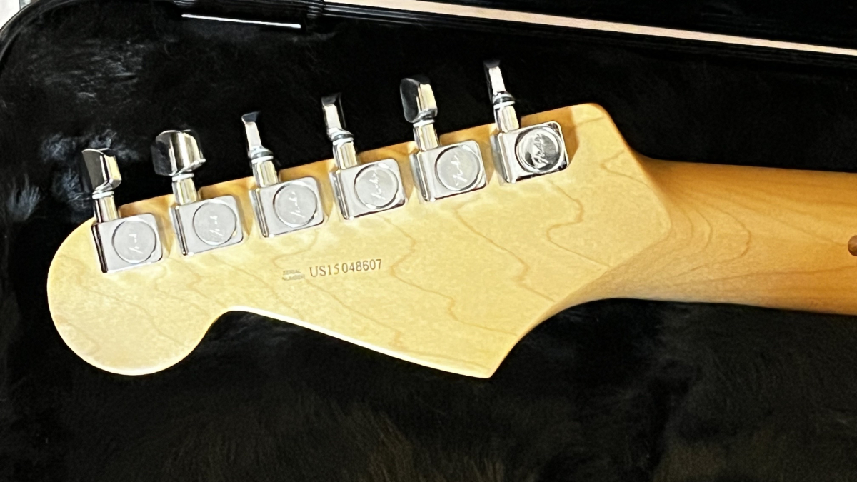 2015 Fender American Standard Stratocaster HSS ShawBucker, Maple Fingerboard, Bordeaux Metallic - 2nd Hand