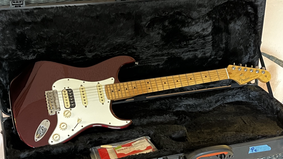2015 Fender American Standard Stratocaster HSS ShawBucker, Maple Fingerboard, Bordeaux Metallic - 2nd Hand