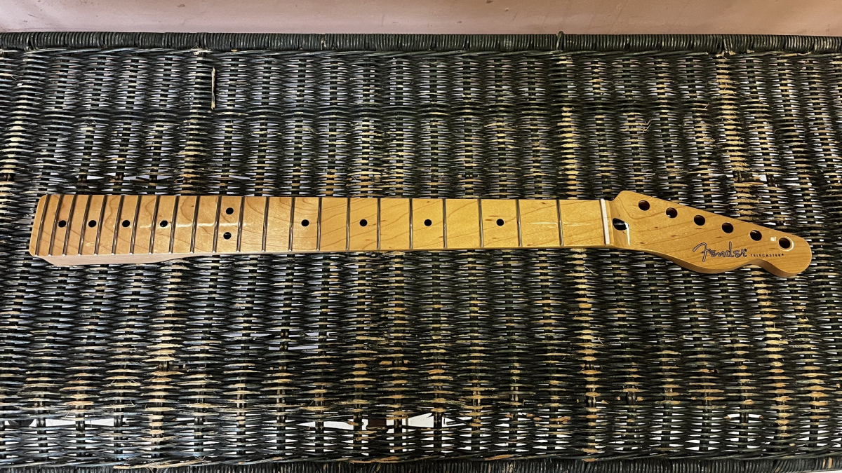 Fender Player Series Telecaster Neck, 22 Medium Jumbo Frets, Maple, 9.5", Modern "C"