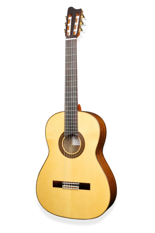 Amano 8A, Fichte / Ovangkol vollmassiv, Monitorschallloch, made in Spain