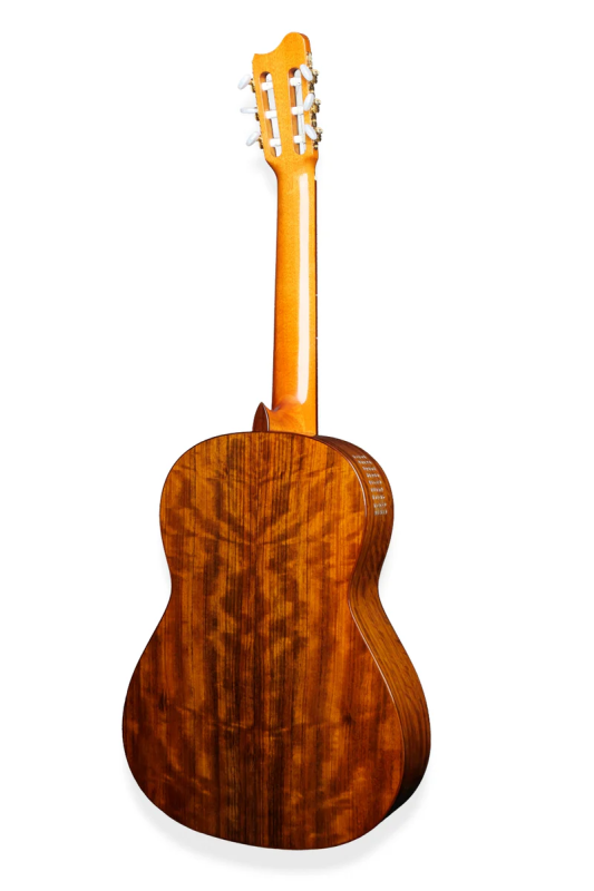 Amano 8A, Fichte / Ovangkol vollmassiv, Monitorschallloch, made in Spain