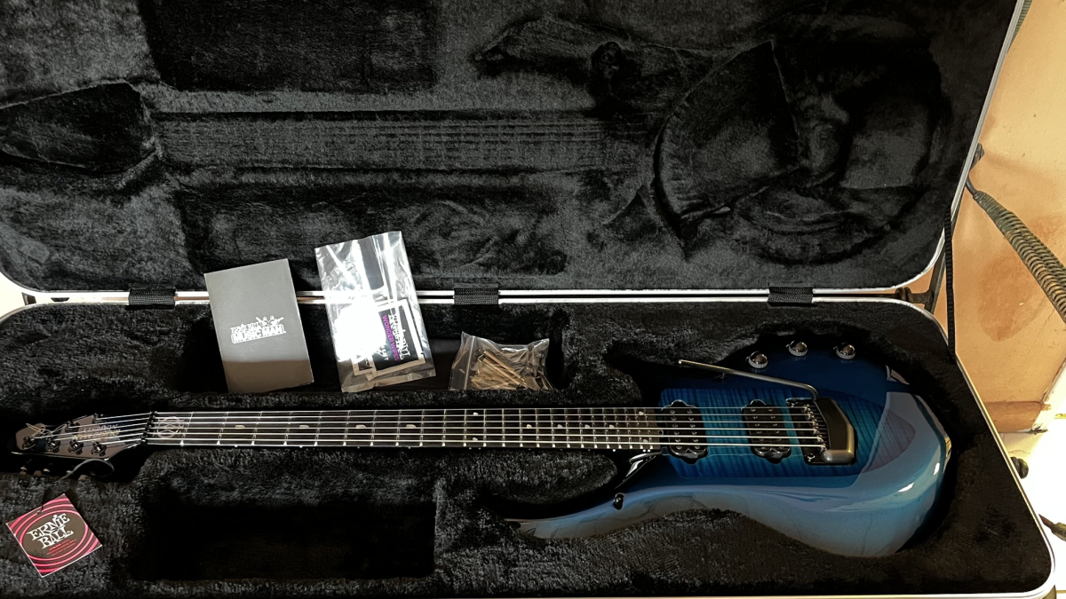Ernie Ball Music Man John Petrucci Majesty Titan Blue - 2nd Hand