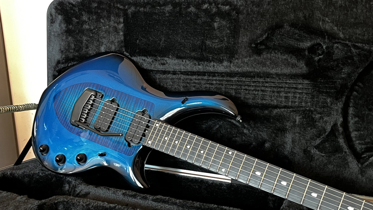 Ernie Ball Music Man John Petrucci Majesty Titan Blue - 2nd Hand