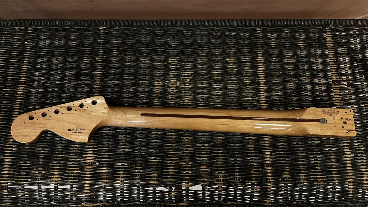 Fender Classic Series 70s Stratocaster Maple U Neck, 3-Bolt Mount, 21 Vintage-Style Frets, 7.25 Radius