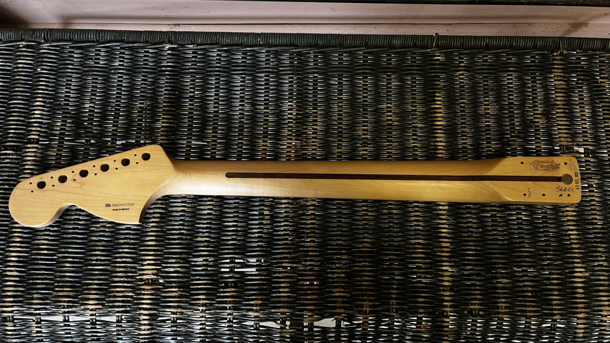 Fender Deluxe Series Stratocaster Neck, 22 Narrwo Tall Frets, 12 Radius, C Profile