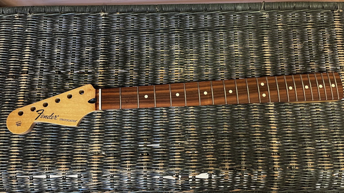 Fender Player Series Stratocaster Neck Lefthand PF Dot Inlays, 9,5'', Modern C, 21 Medium Jumbo Frets