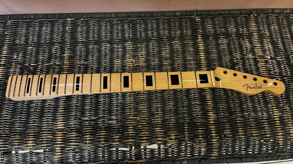 Fender Player Series Telecaster Maple Neck, Block Inlays, 22 Medium Jumbo Frets, 9.5”,Modern C