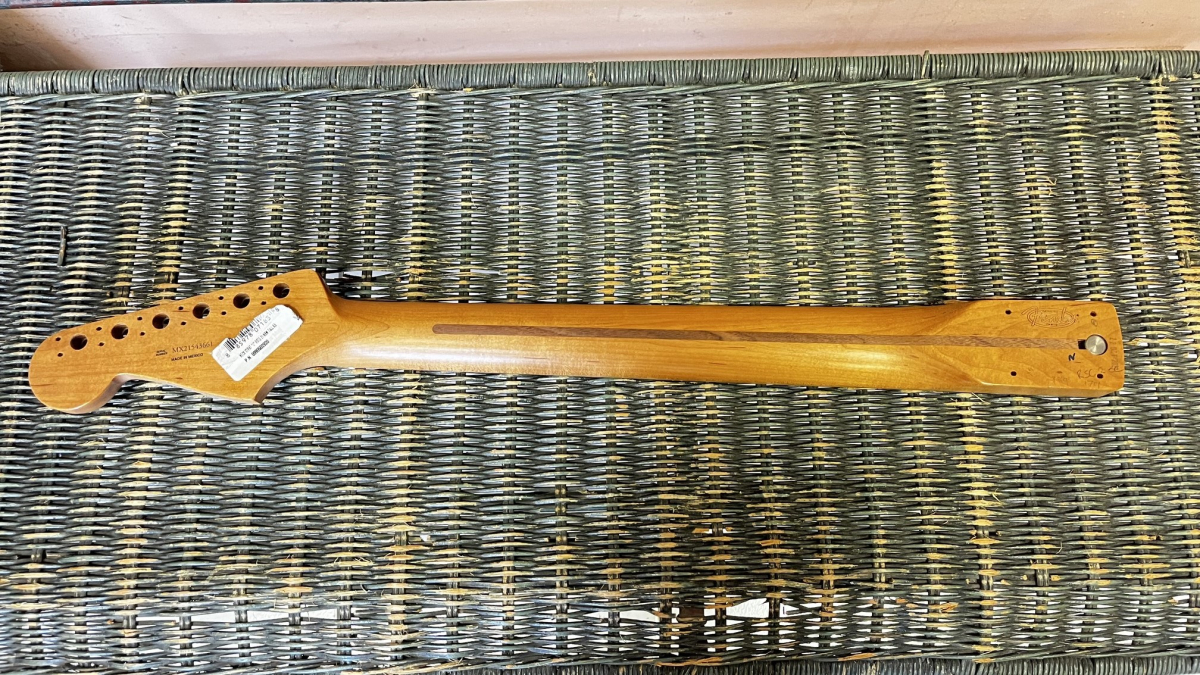 Fender Roasted Maple Stratocaster Neck, 21 Narrow Tall Frets, 9,5 Radius, Flat Oval C Profile