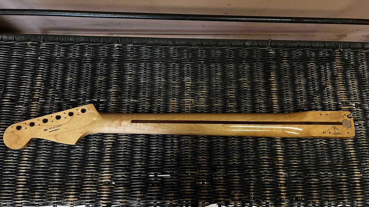 Fender Sub-Sonic Baritone 27,5 Mensur, Stratocaster Neck, 22 Medium Jumbo Frets, Modern C, 9,5 Radius