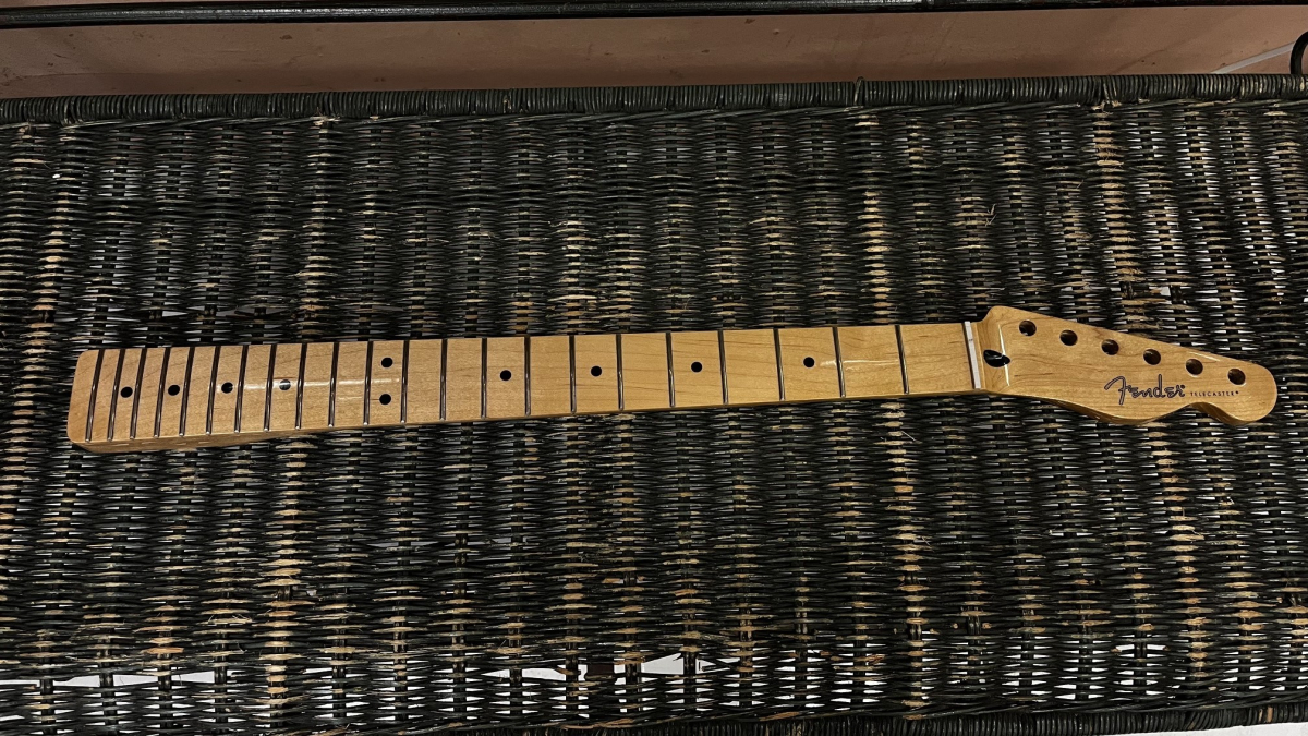Fender Sub-Sonic Baritone Telecaster Maple Neck, 22 Medium Jumbo Frets, 9,5" Radius, Modern C