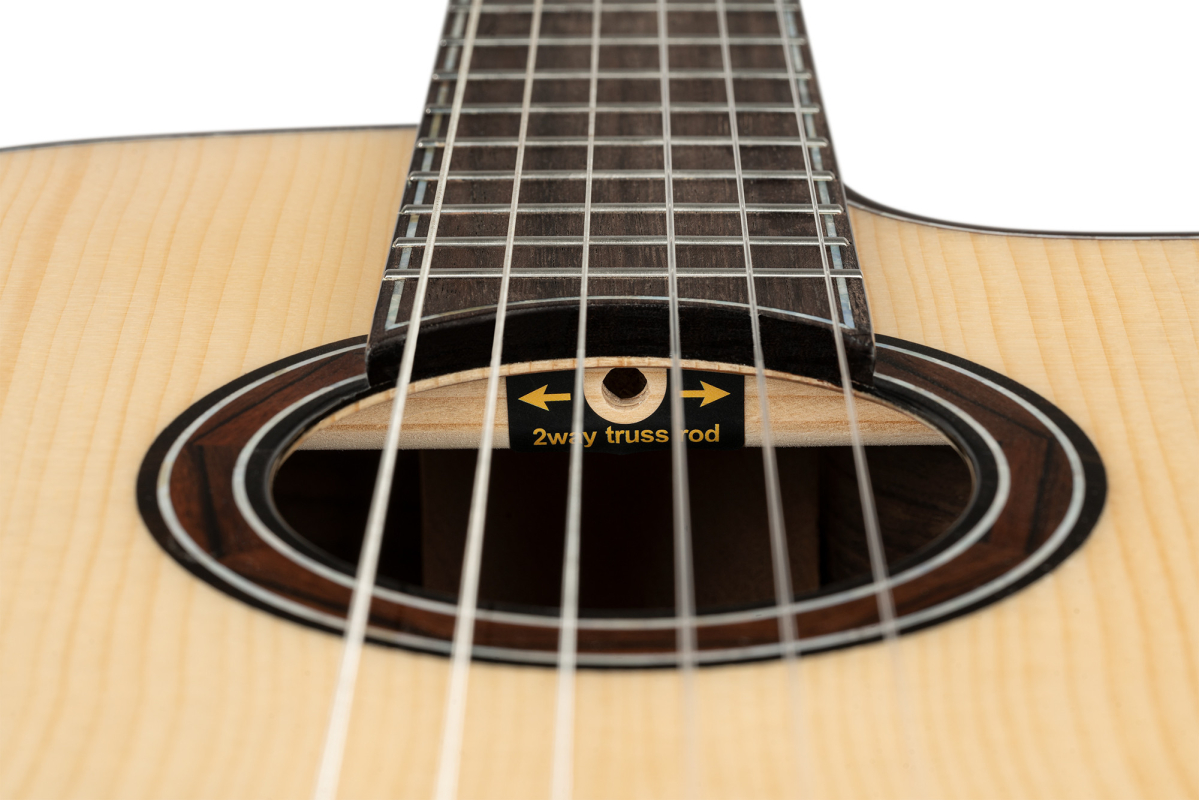 Ortega Grandsuite-CE, Europäische Fichte massiv / Palisander, 48mm Sattelbreite, Pickup, Cutaway, Monitorschallloch