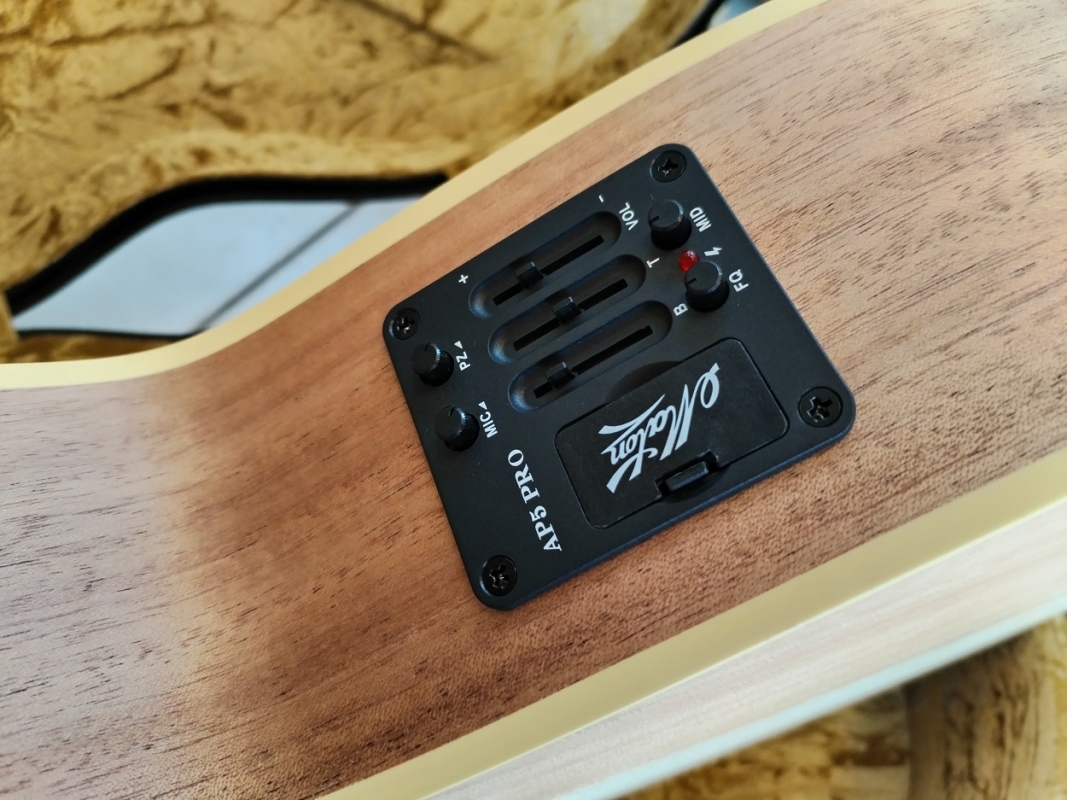 Maton EBG-808CL The Performer