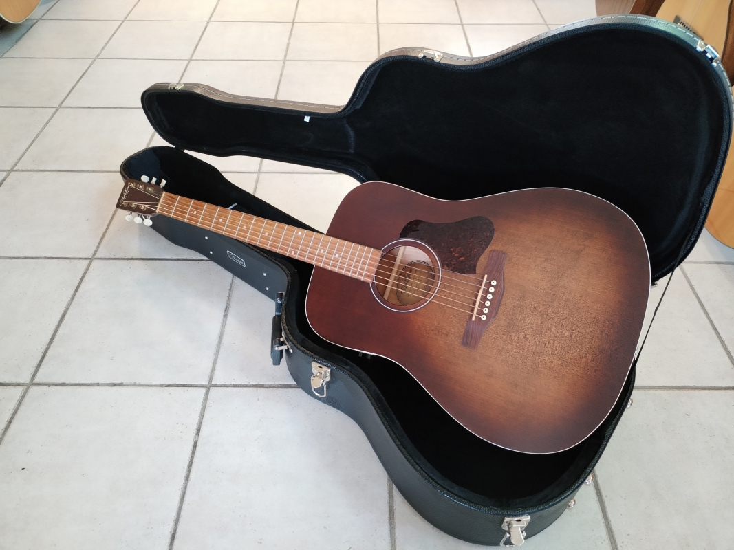 Art & Lutherie Americana Bourbon burst Q1T second hand