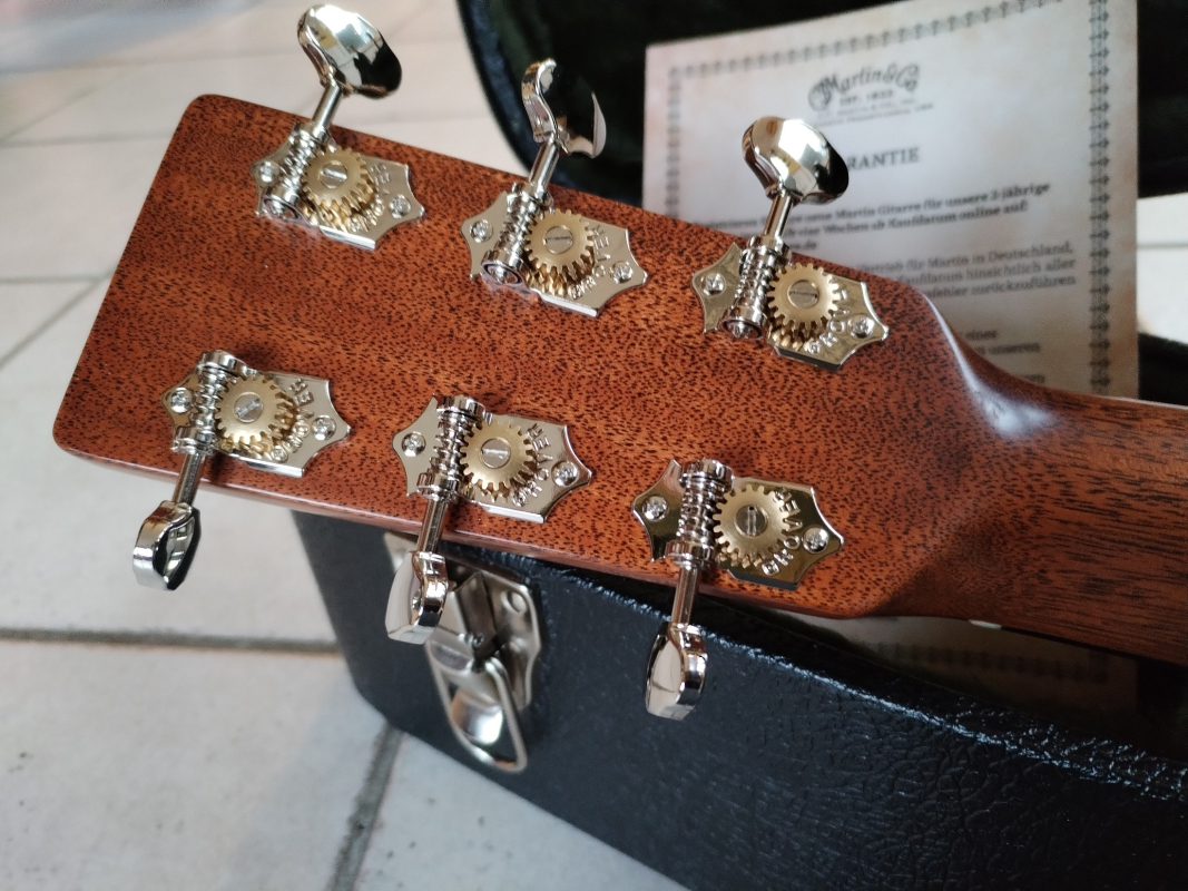 Martin OM Custom Shop black top